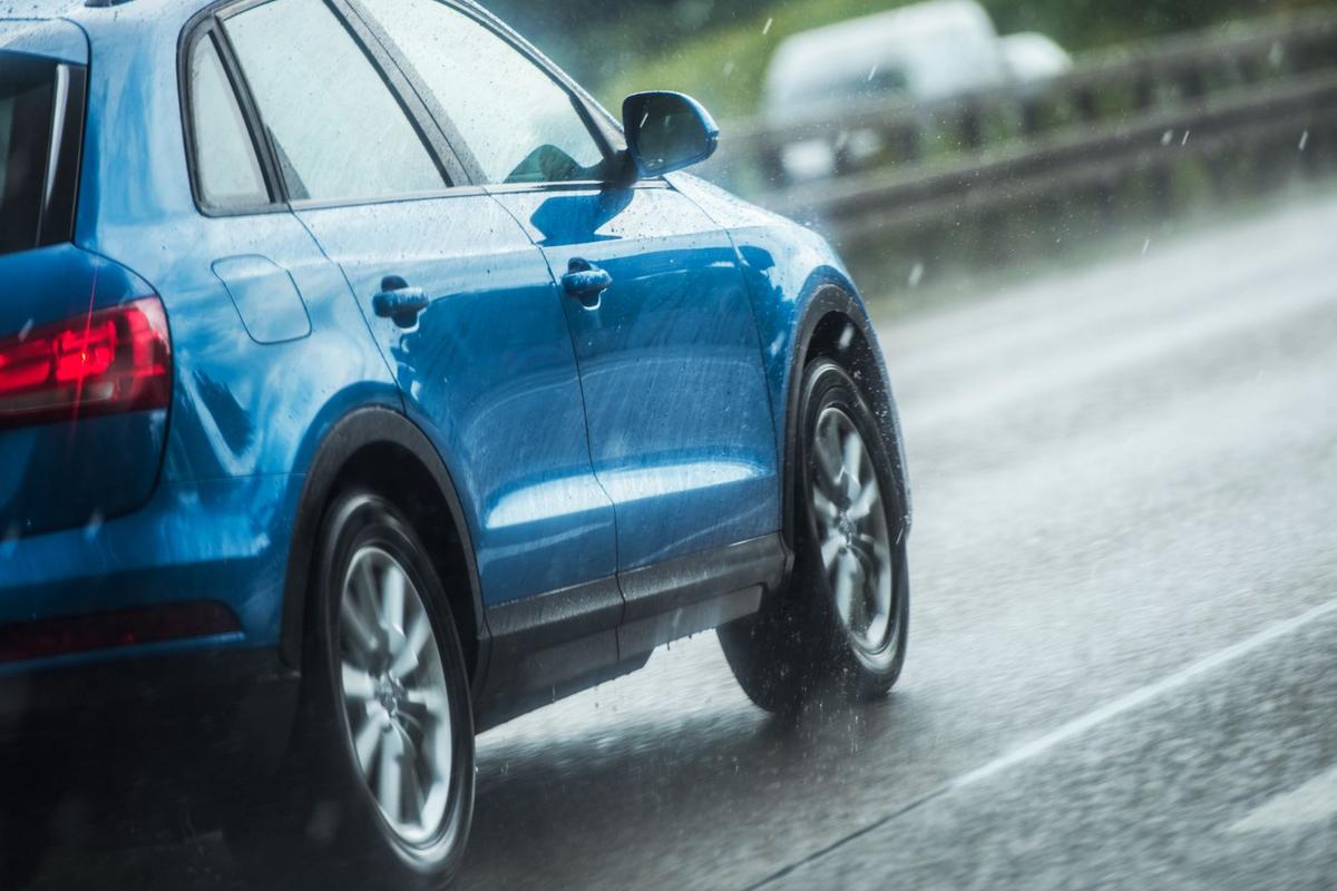 Stay Safe Driving in Heavy Rain!