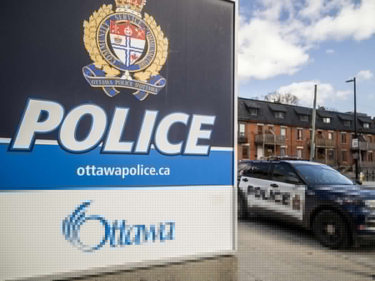 Ottawa police officer docked pay for sexually harassing female colleague