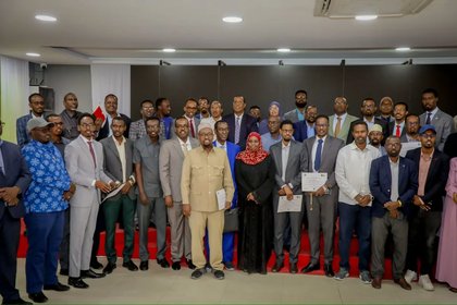 Agaasimayaasha Hay’adaha dowladda ee Puntland oo shahaadooyin la siiyey.