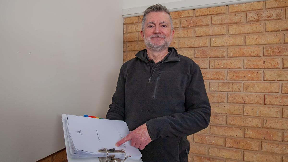 Coolgardie council hopeful Darryl Holbrook says changing of guard needed after financial ‘mess’