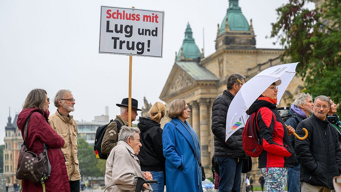Verhandlung vorm BVerwG: Dürfen Verwaltungsgerichte das Rundfunkprogramm überprüfen?