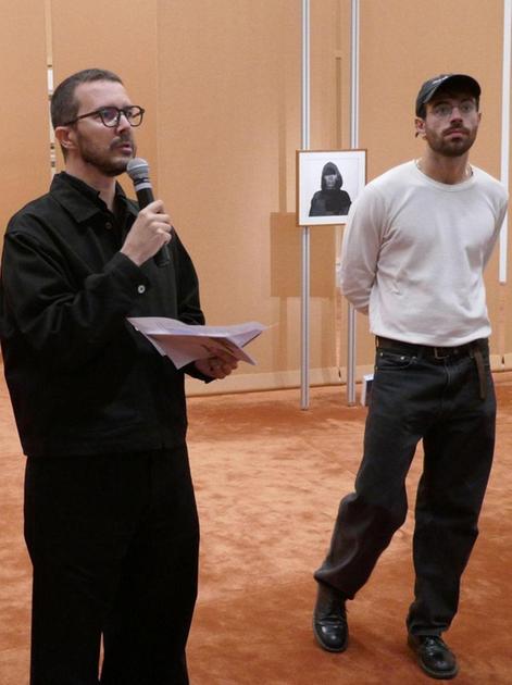 Vivono. Arte e affetti. Al Pecci la mostra che racconta l’Aids. E gli artisti dimenticati