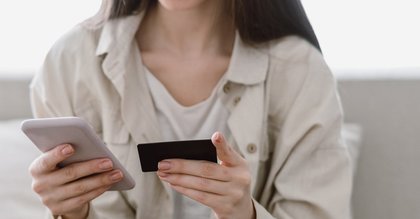 ‘Committed’ young Christians are most generous givers to charity, report says
