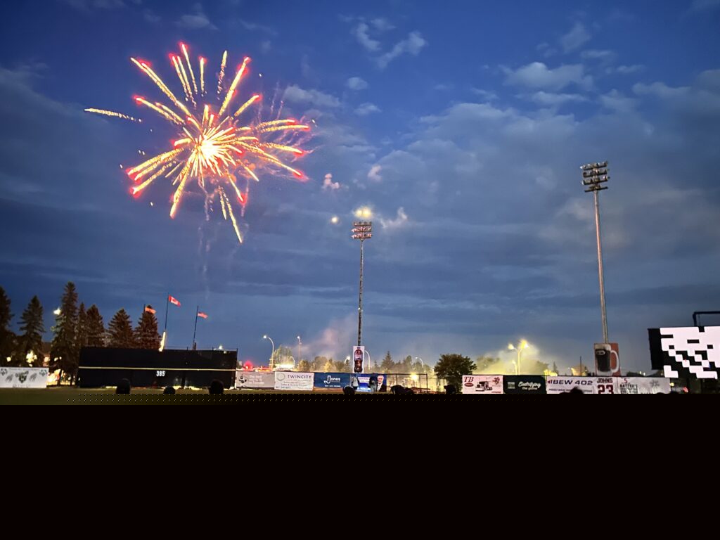 Sellout crowd sends off Border Cats in emotional home finale