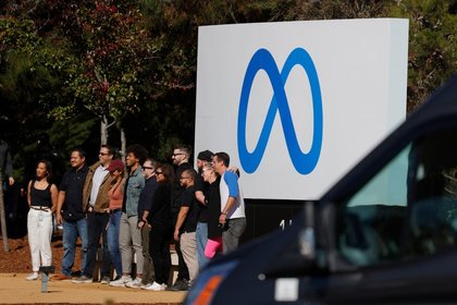 From Meta to Samsung, global tech unleashes spending to chase AI