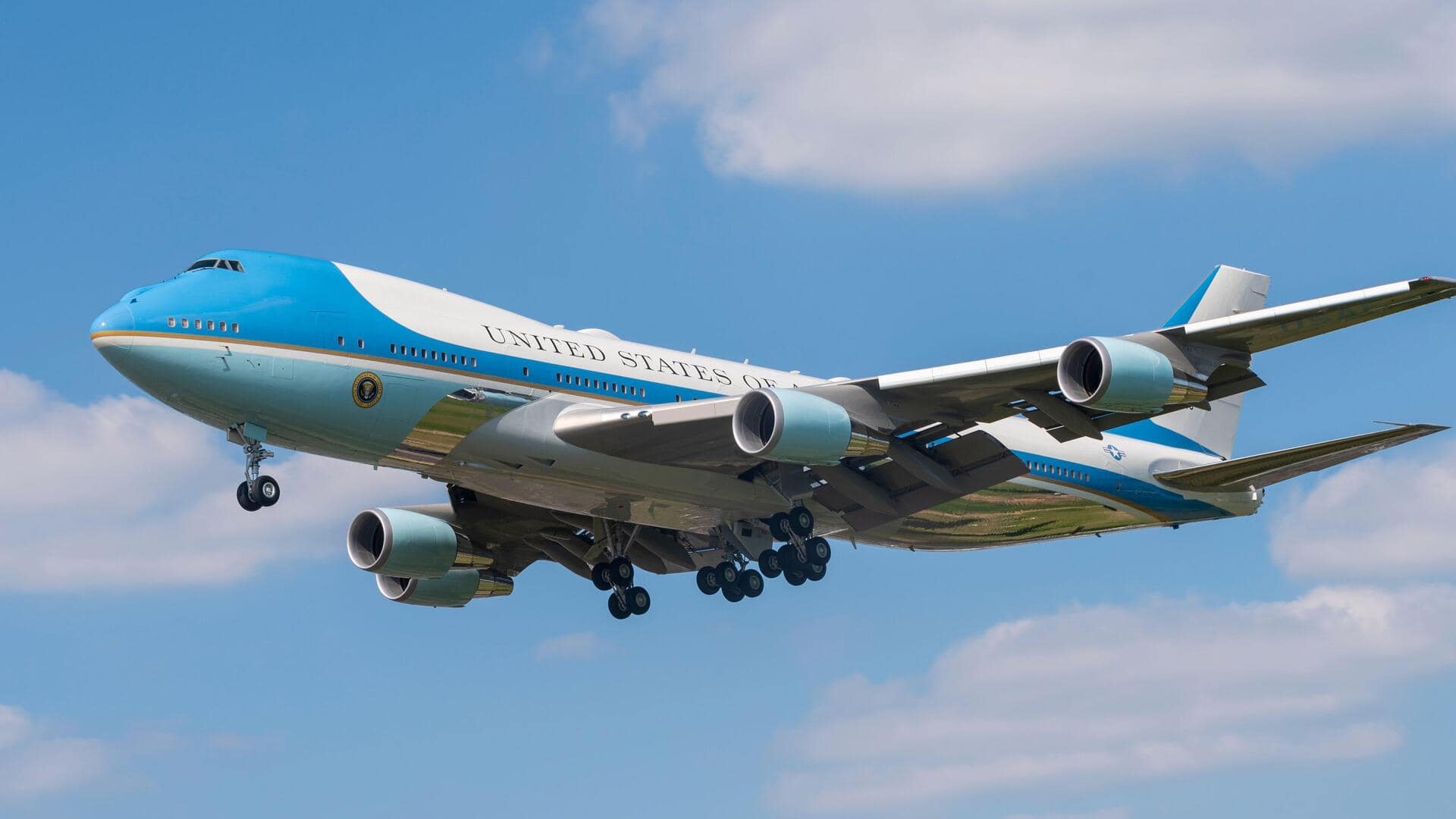 Air Force One delays push Boeing's losses past $3B