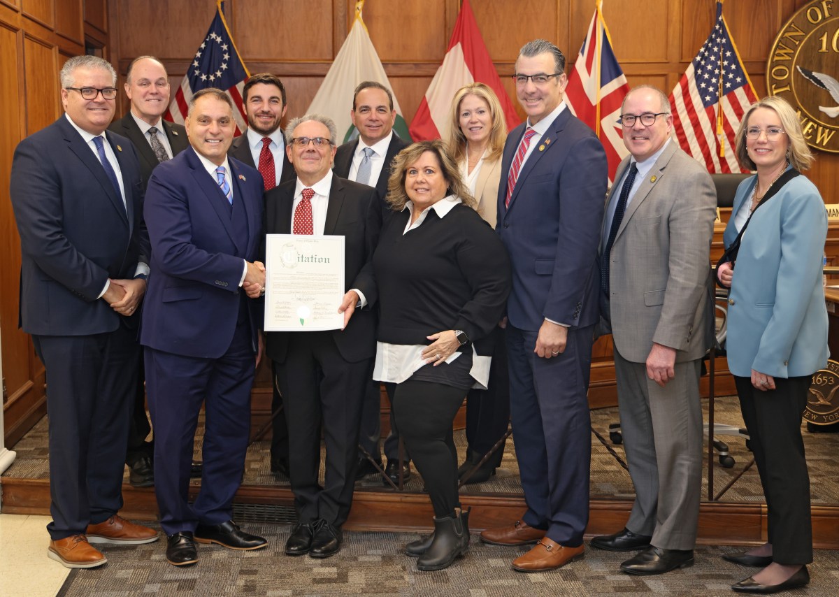 Town of Oyster Bay honors Syosset rabbi in recognition of Holocaust Remembrance Day