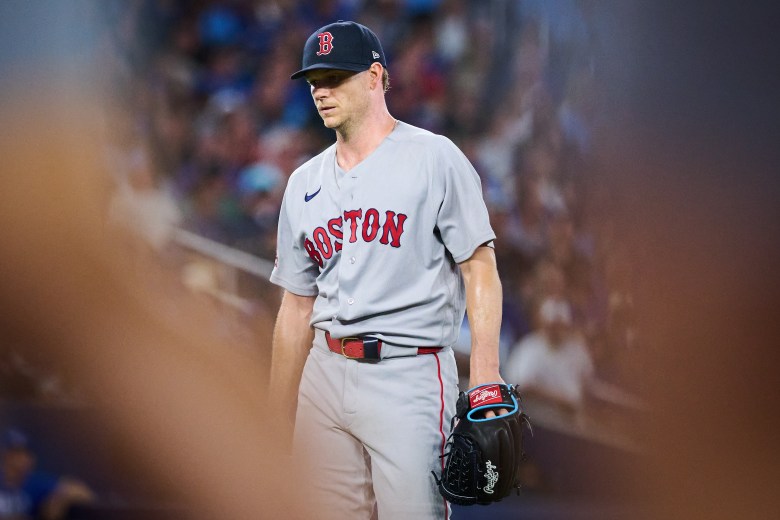 Red Sox score bizarre run, but suffer 3rd straight loss
