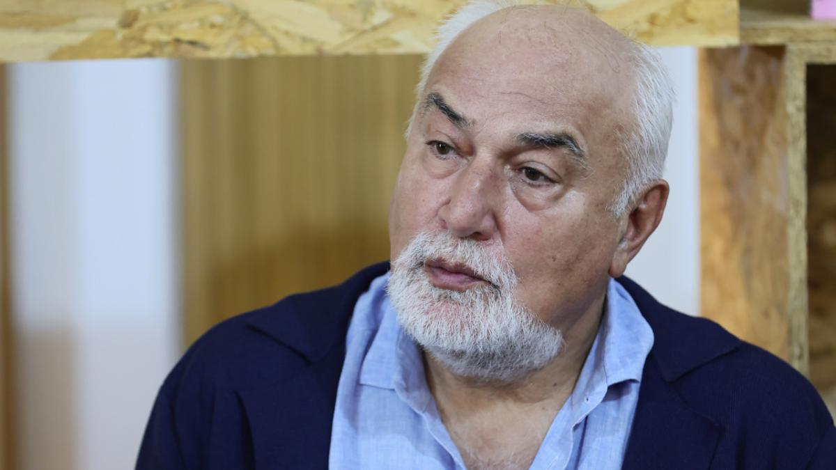 Varujan Vosganian, condamnat pe viață de bănci. De ce? Nu putem să știm. Totul e la secret