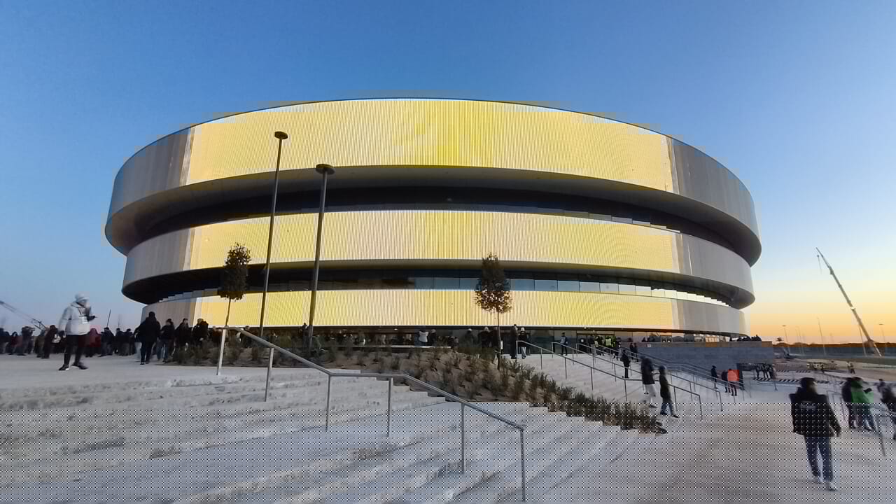 Parcheggiare all'Arena Santa Giulia per gli eventi costerà 15 euro: la novità per chi usa l'auto