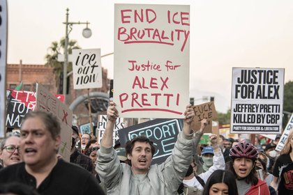 Ice nel Minnesota, Trump pronto a ridurre contingente. Attacco a Pretti: "Era agitatore"