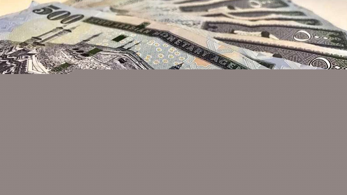 War Sends Saudi Oil Output Down and Revenue Up