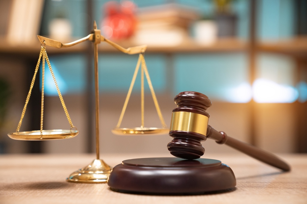 Feds Accuse DOJ Contractor of Stealing, Reselling Cell Phones