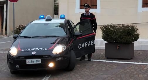 Violenta rissa fuori dal locale: 5 denunciati