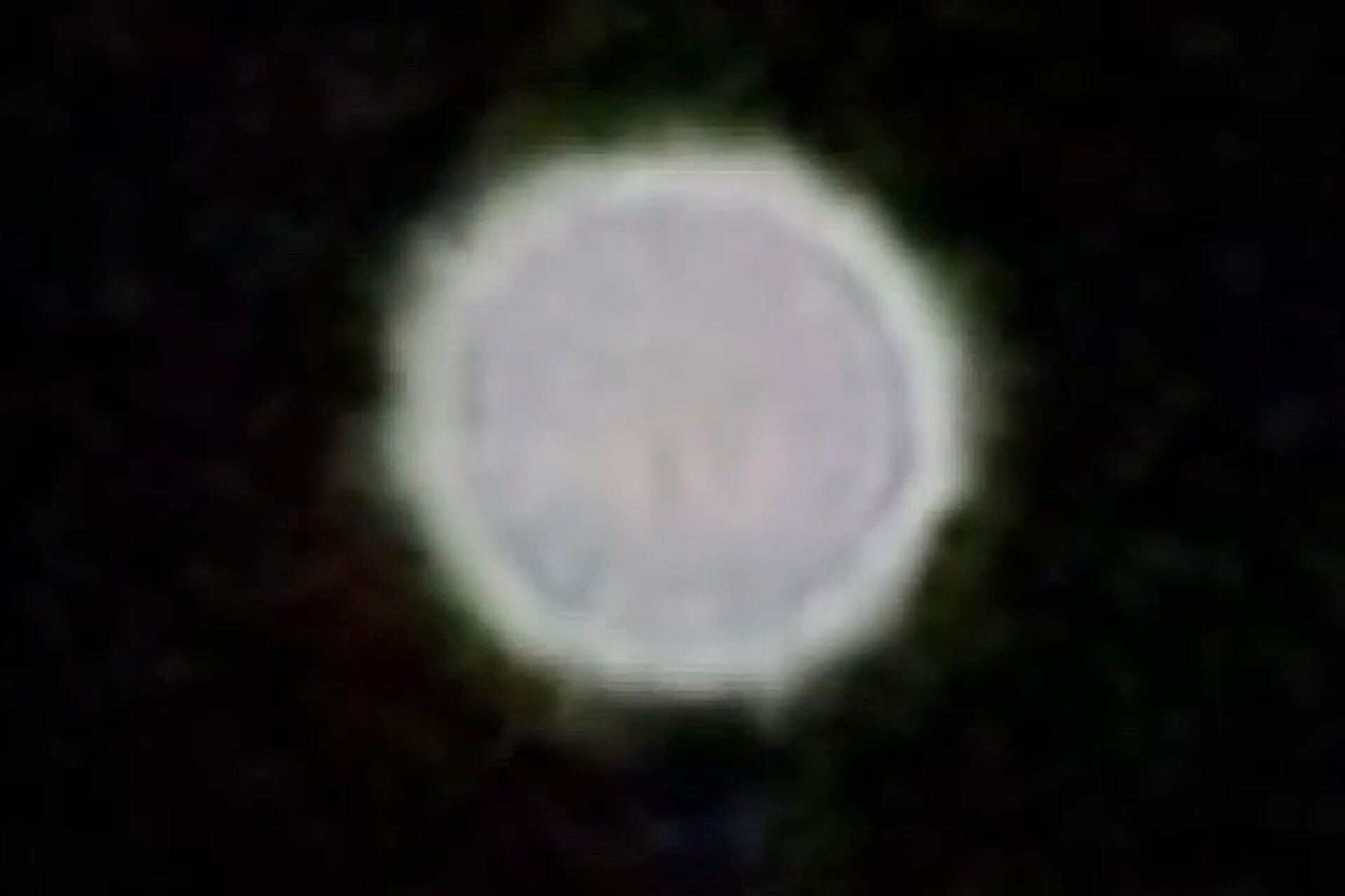 Surjet flight crew 'astonished' to see glowing objects 'zig-zagging' at 45K feet over the Bahamas