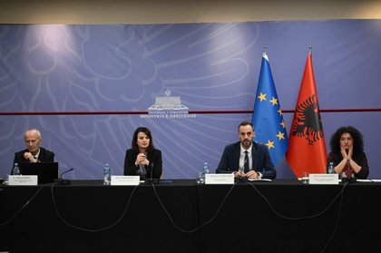 Veprat që lidhen me krimin kibernetik dhe terrorizmin, ministrat Lamallari e Koçiu në tryezën për Kodin e ri Penal