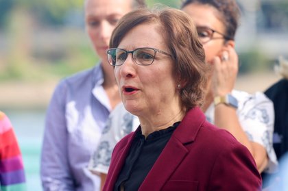 Oregon judge married to US rep recuses himself from Trump troop deployment case