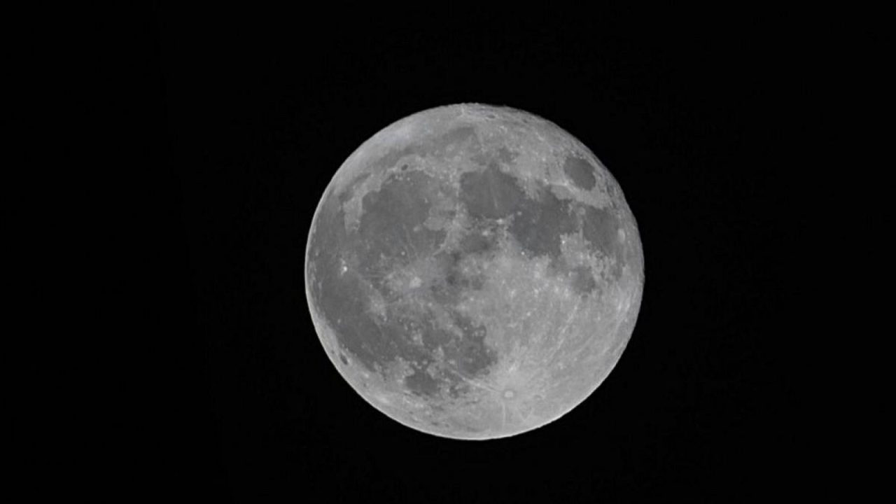 Luna llena de octubre 2025: fecha y fenómenos astronómicos del mes