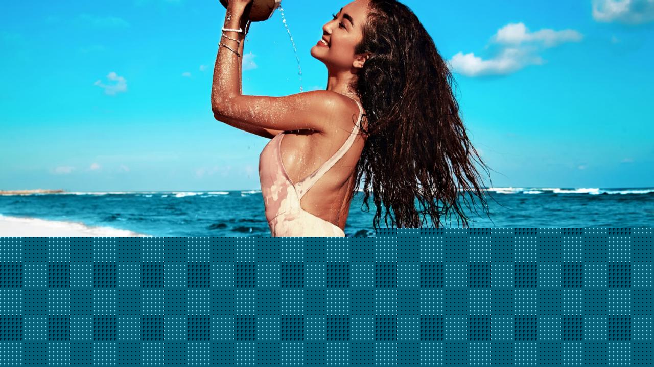 Sea salt and chlorine make hair stiff and dull after beach vacations