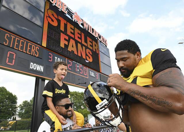 Inside the Ropes: Saturday night lights yield sellout Steelers crowd