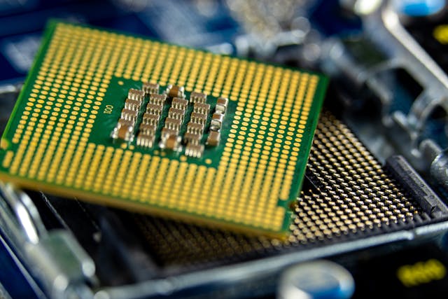 Marvell (MRVL) vs. AVGO and NVDA: Can AI Interconnect Growth Deliver the Earnings Its Premium Valuation Demands?