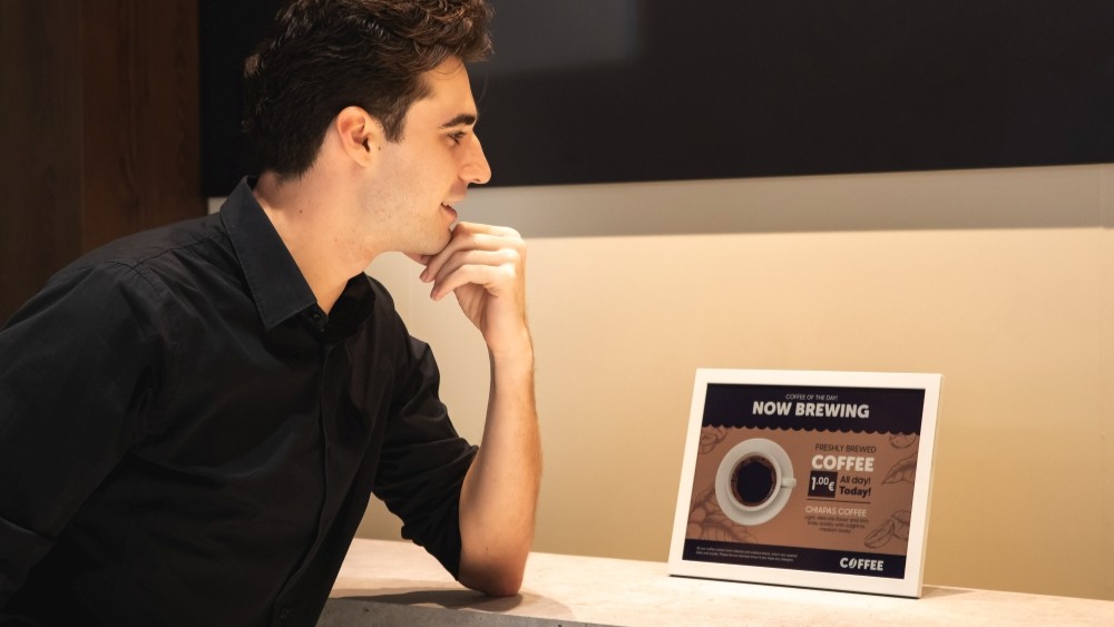 Samsung’s new colour e-paper display is made from… plankton?