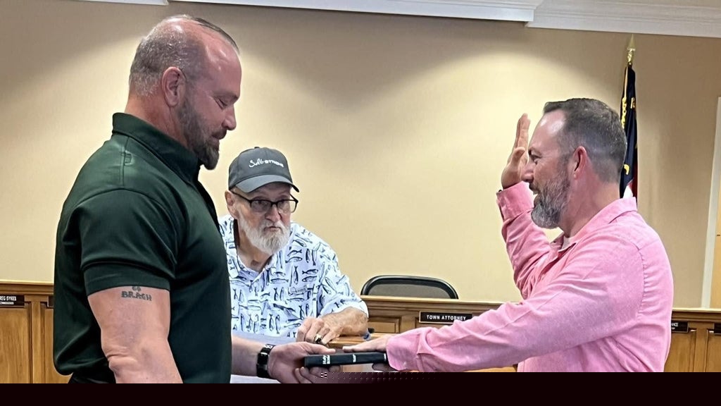 Justin Hewett Sworn In as Bladenboro Police Chief, Promises Transparent Leadership