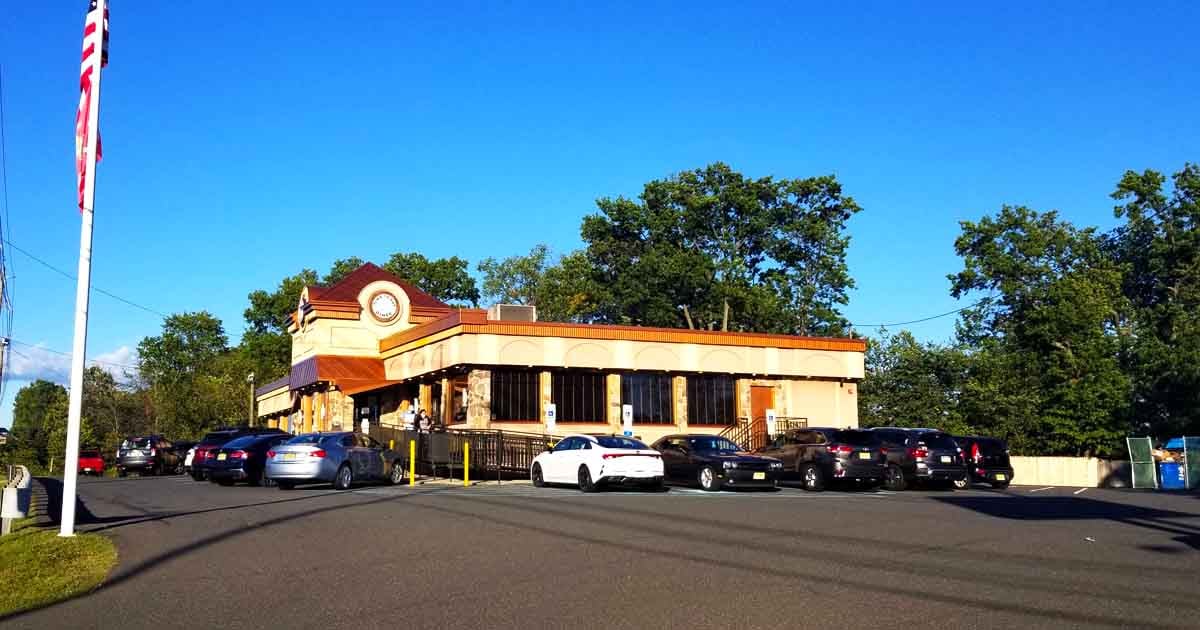 The Avocado Toast At This Old-School Diner In New Jersey Is Out-Of-This-World Delicious