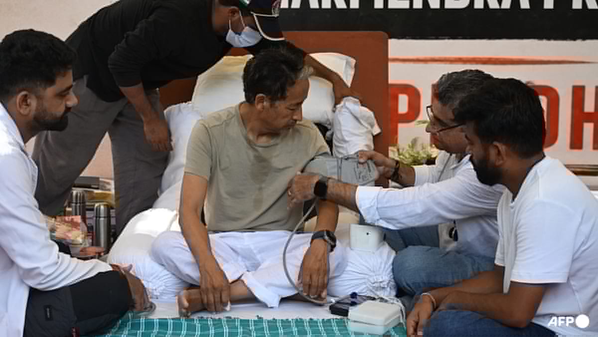 Indian activist ends fast but youth protesters still seek minister's ouster