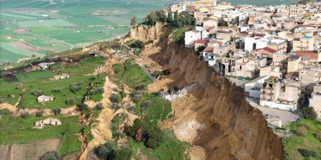 Niscemi, en Sicilia, al borde del abismo; deslizamiento de tierra obliga a evacuar a mil personas