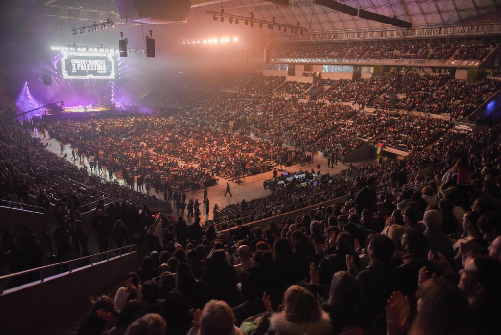 El Concert-Manifest x Palestina omple el Palau Sant Jordi amb la participació, entre més, de Rosalia i Pep Guardiola