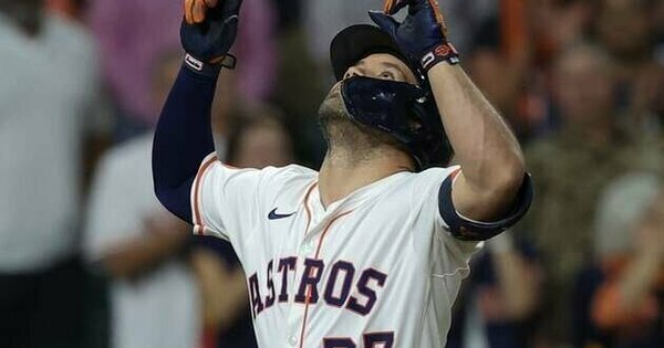 Astros take season series from Rangers, move back atop AL West