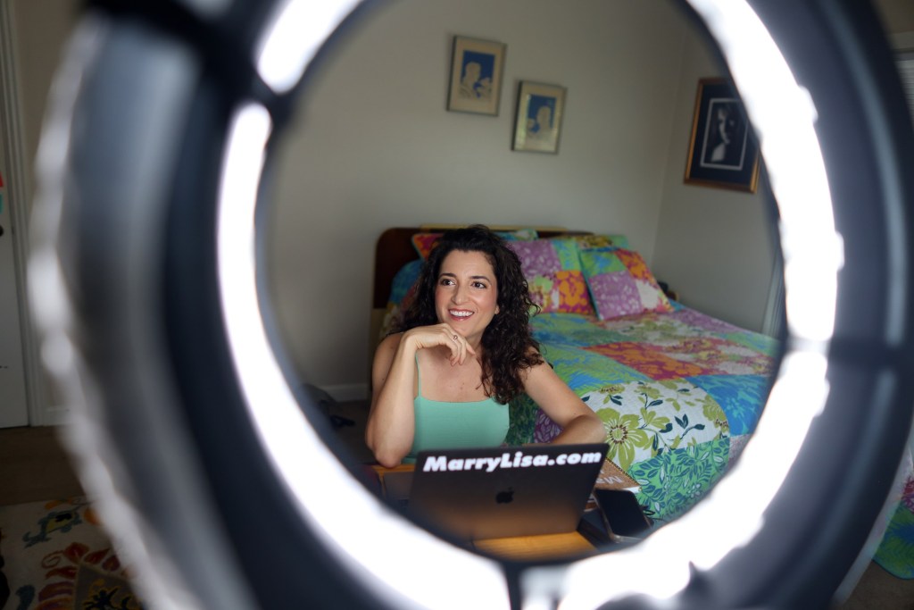 ‘Marry Lisa’ billboard campaign attracts scores of potential suitors to San Mateo woman seeking love