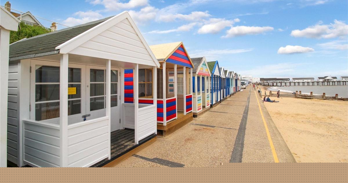 'Rarely available' beach hut goes under offer for £175k in seaside town