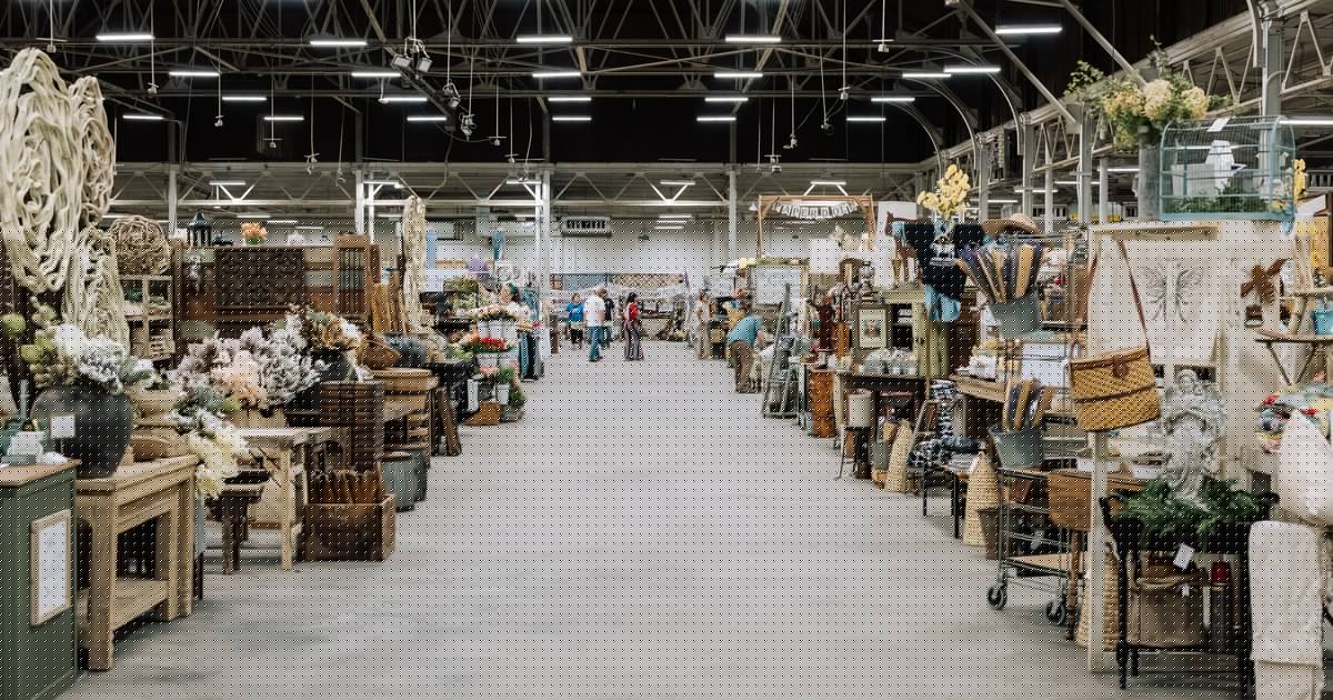 Massive traveling vintage market coming to Oaks this October
