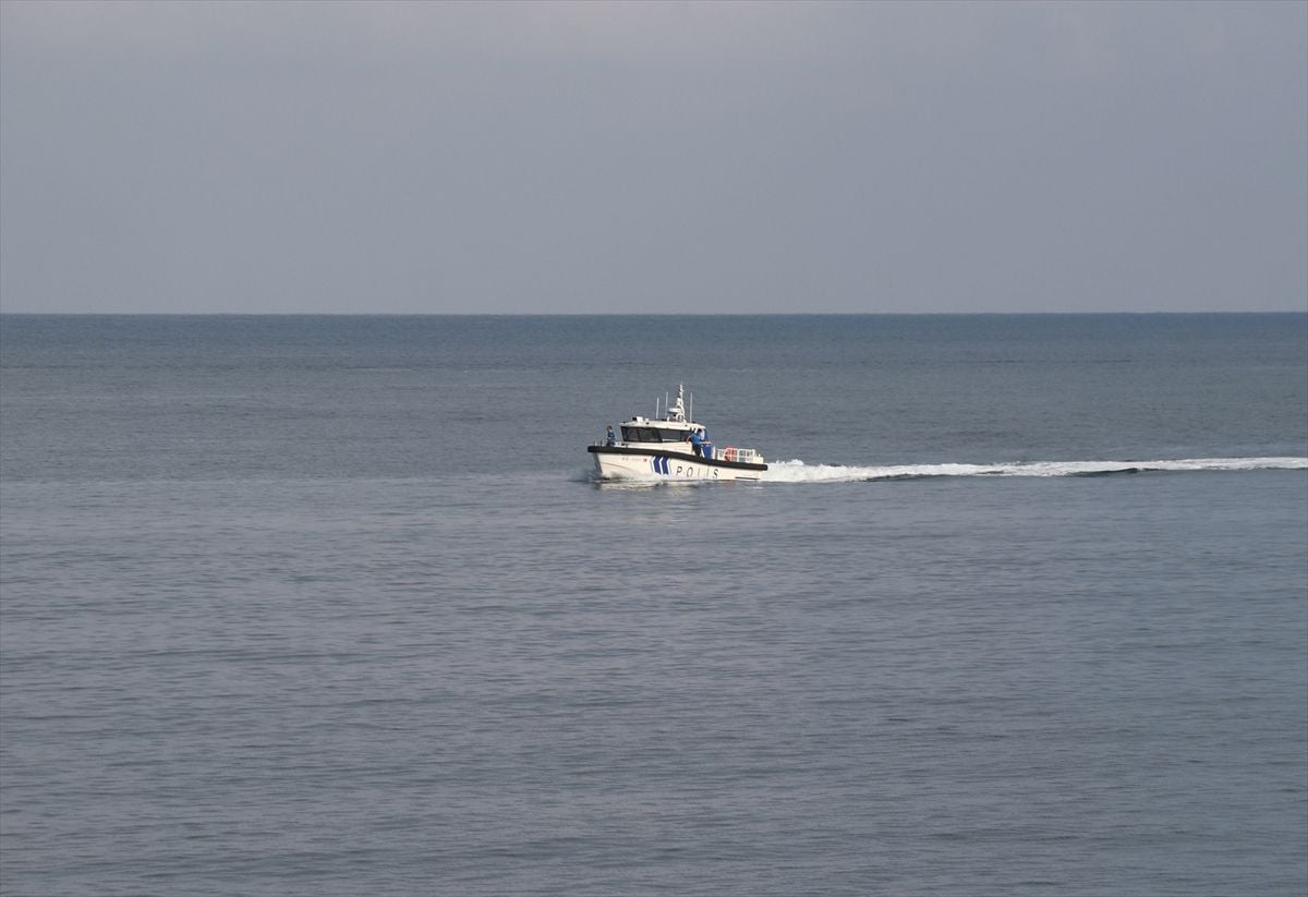 Rize'de Denizde Kaybolan Çocuk İçin Arama Çalışmaları Sürüyor
