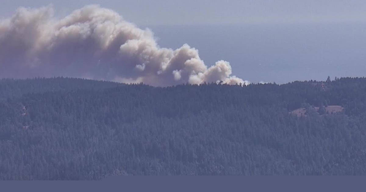 Woodside Fire burns along Sonoma coast, smoke pollutes air quality in the North Bay