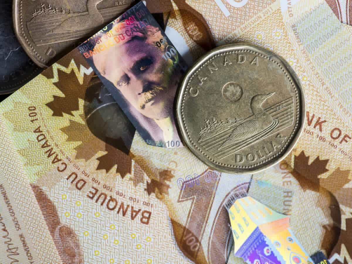 Hedge funds turn most negative on Canadian dollar since 2024