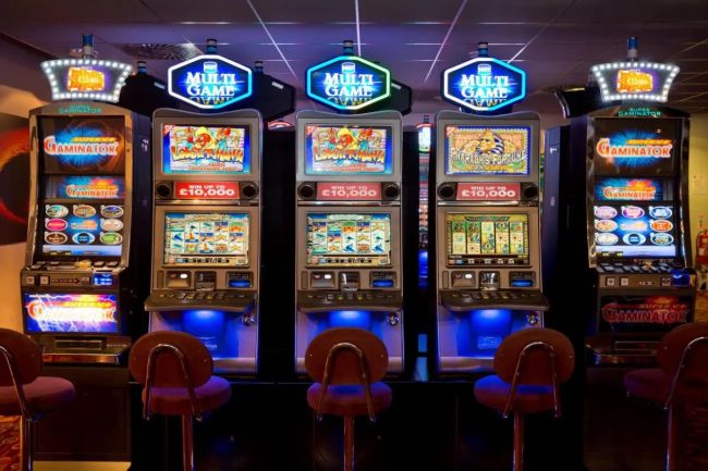 The Evolution of Slot Themes: From Fruit Machines to Pop Culture Crossovers