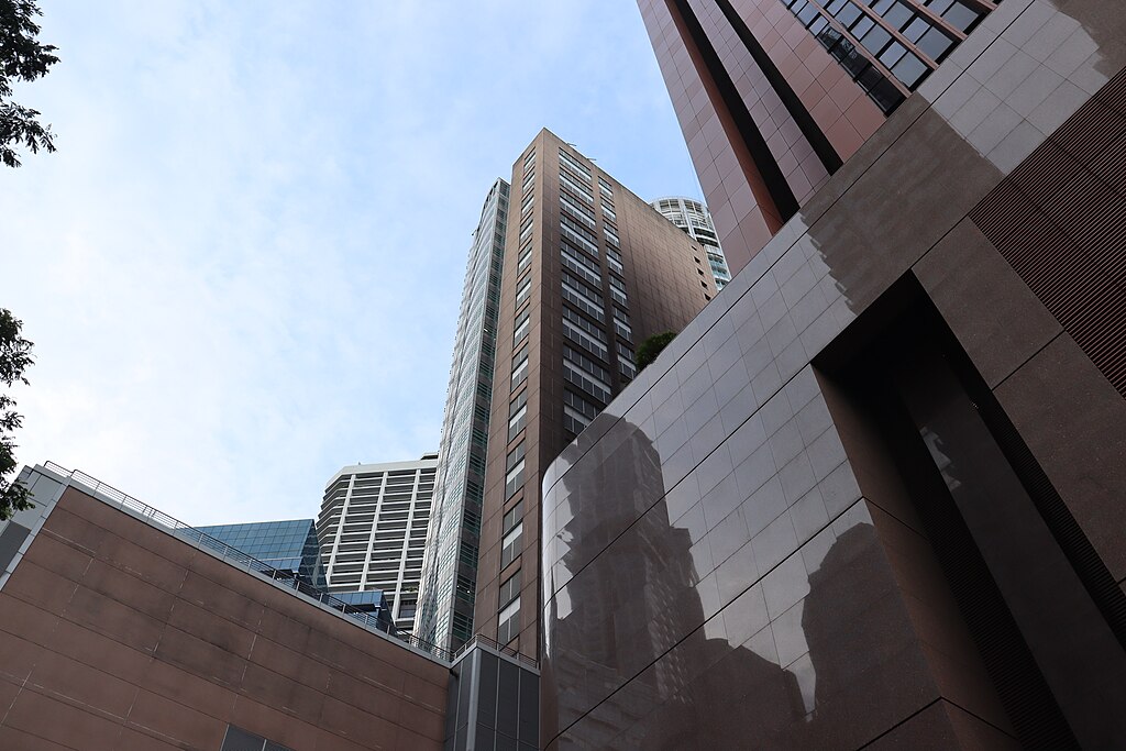 MAS Holds Monetary Policy Steady as Strong Growth Raises Inflation Risks