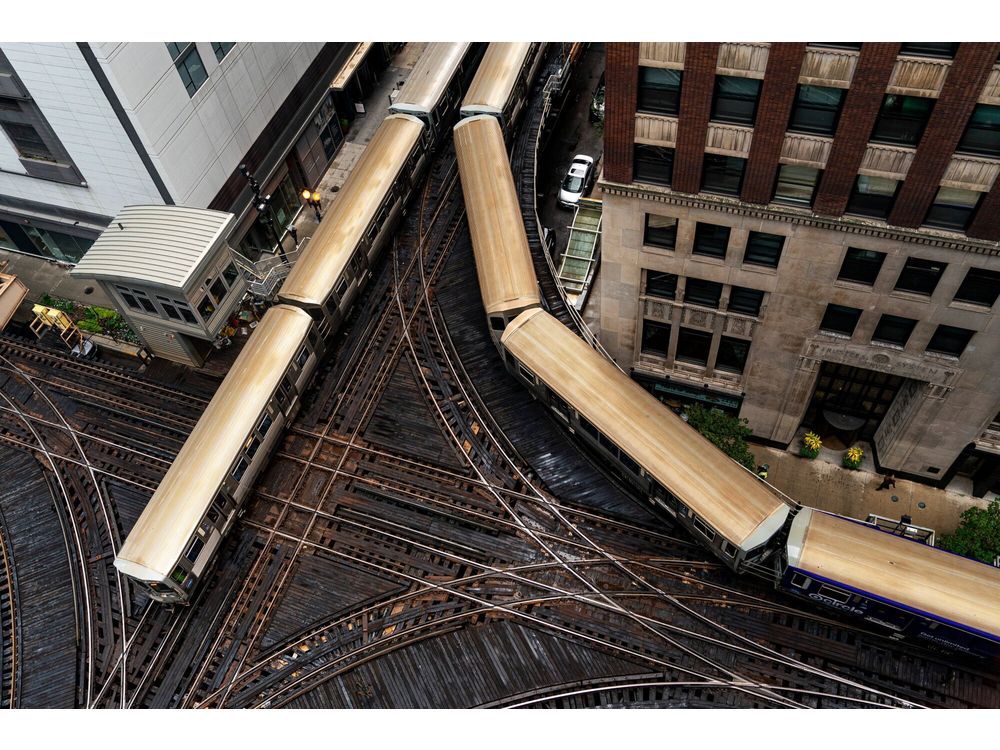 Trump Halts $2 Billion for Chicago Transit in Shutdown Play
