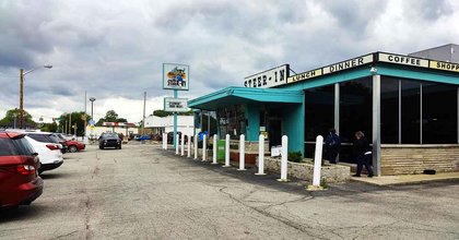 The French Fries At This Restaurant In Indiana Are So Good, They’re Practically A Local Legend