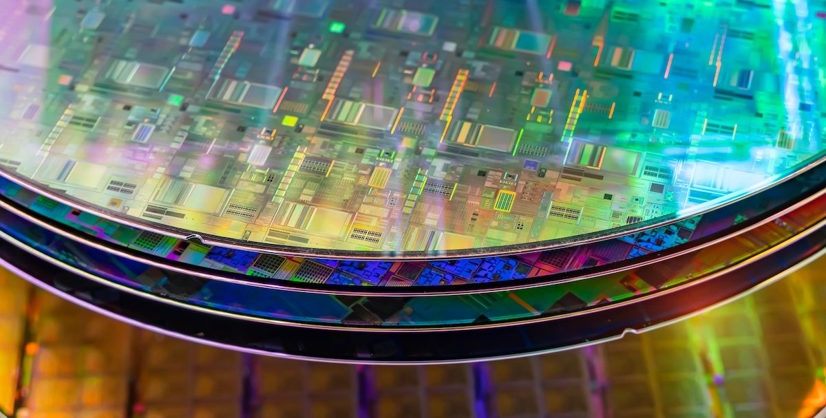 Ultra-low-bit LLM Inference Allows AI-PC CPUs And Discrete Client GPUs To Approach High-end GPU-Level (Intel)