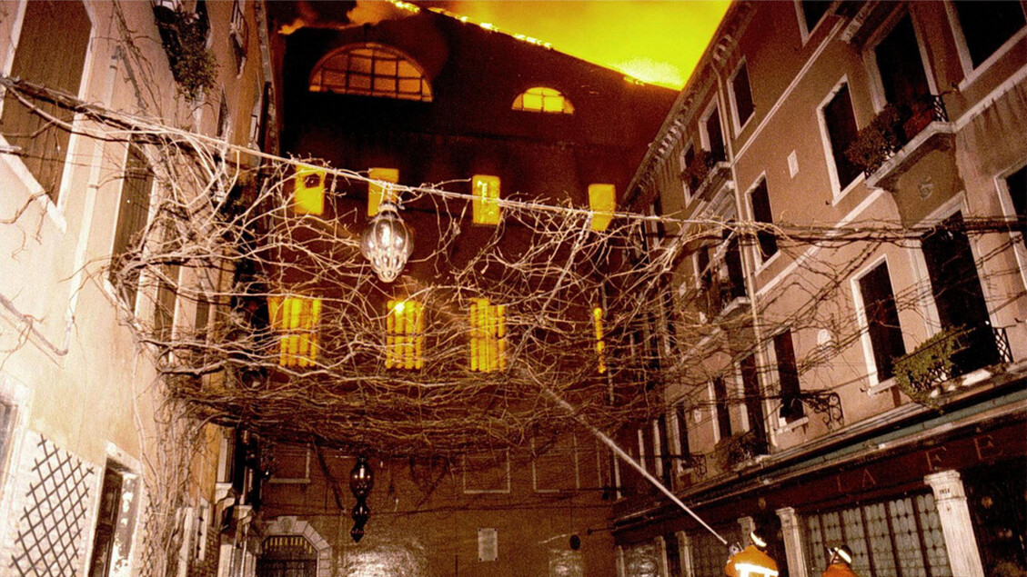 Trent'anni fa il rogo della Fenice, notte di paura per Venezia