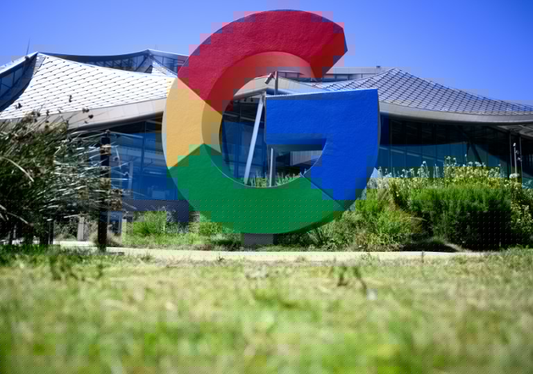 Google unveils finder tag, new AI smartphone features