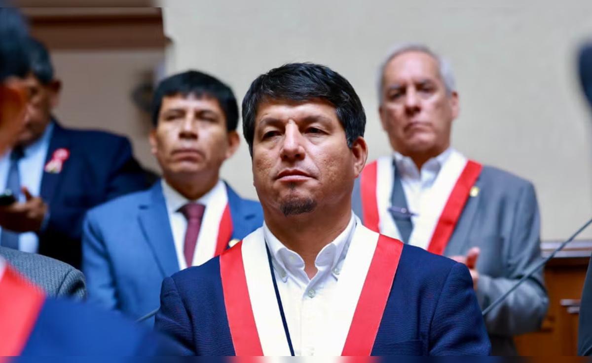 Pérez, sáquenlo antes de noviembre, por Mirko Lauer
