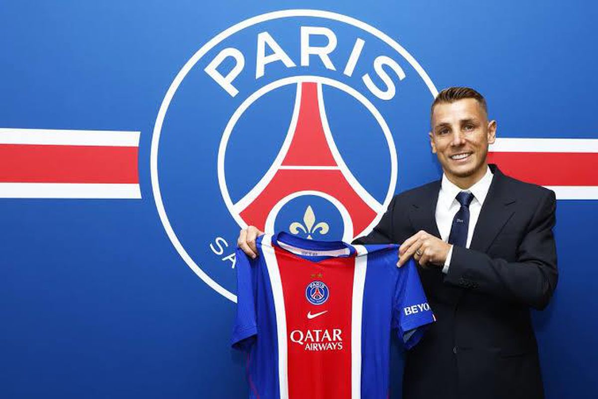 Paris Saint-Germain, Aston Villa'dan Lucas Digne'i transfer etti