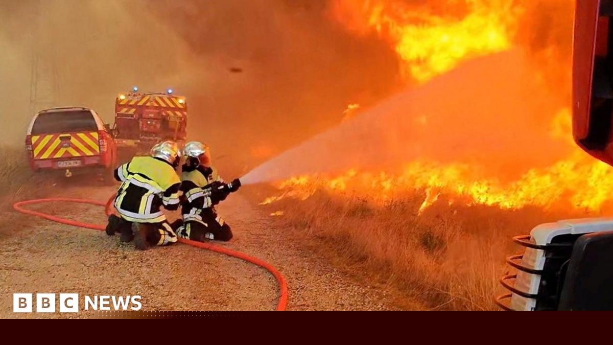 Wildfires in south-west France flare up as region braces for new 40C heatwave