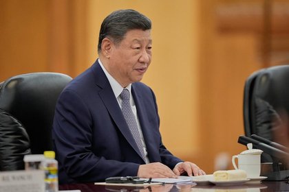 Keir Starmer meets Xi Jinping in Beijing in bid to improve UK-China relations and boost trade