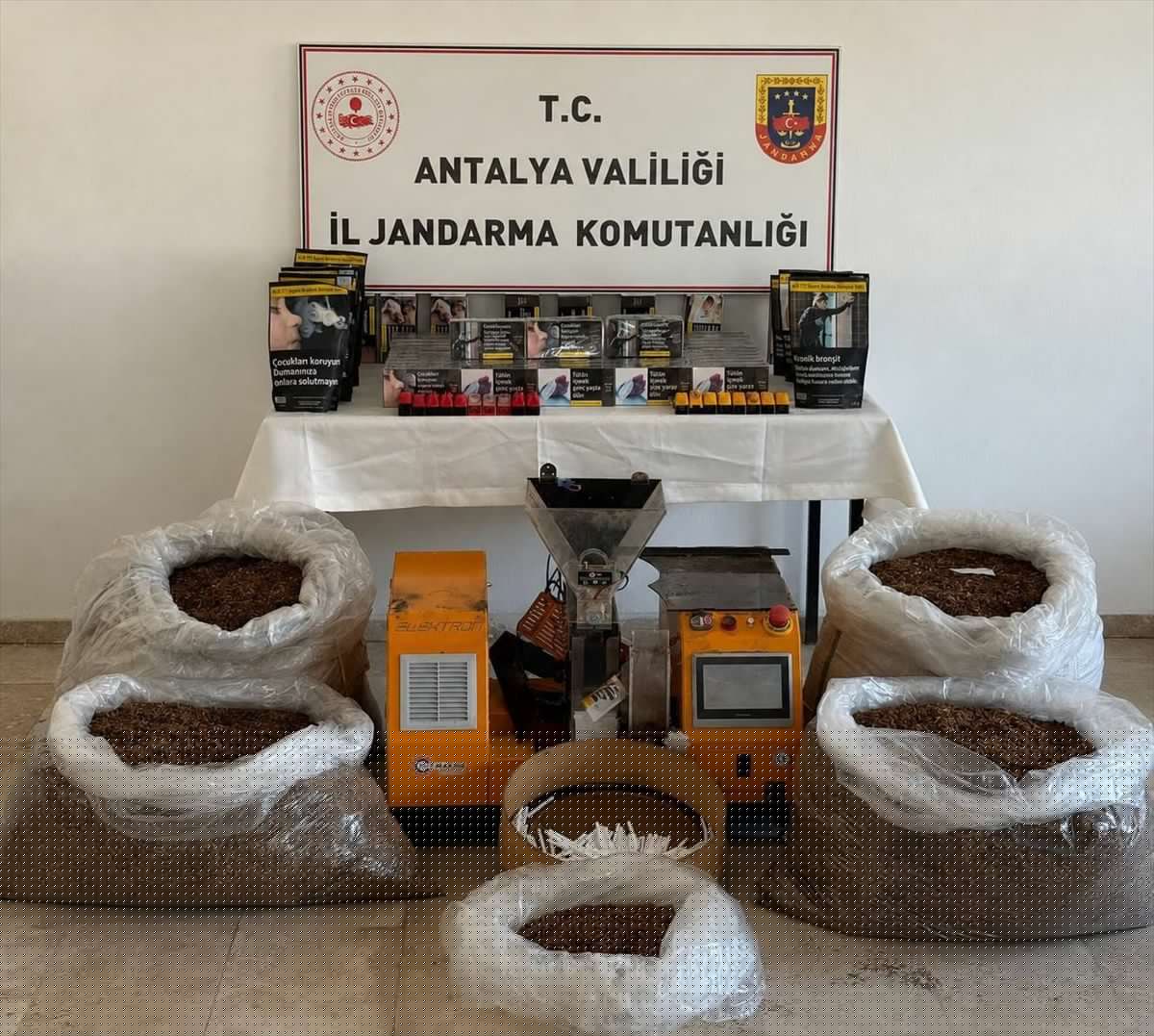 Döşemealtı'nda Kaçak Tütün Operasyonu: 1 Gözaltı